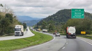 Após crescer 0,3% em março, setor de serviços registra segundo resultado positivo seguido