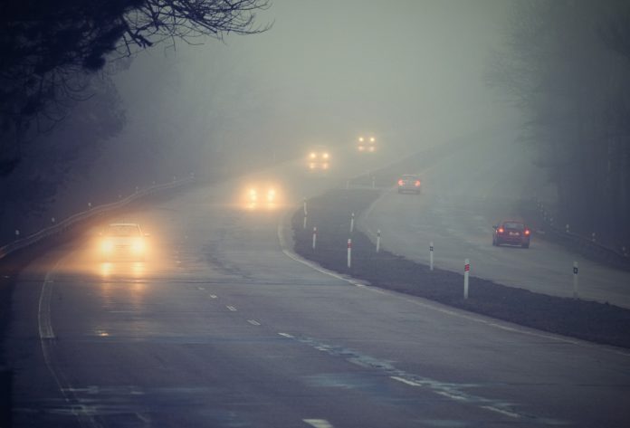 Todo cuidado é pouco ao trafegar nas estradas com a presença de neblina