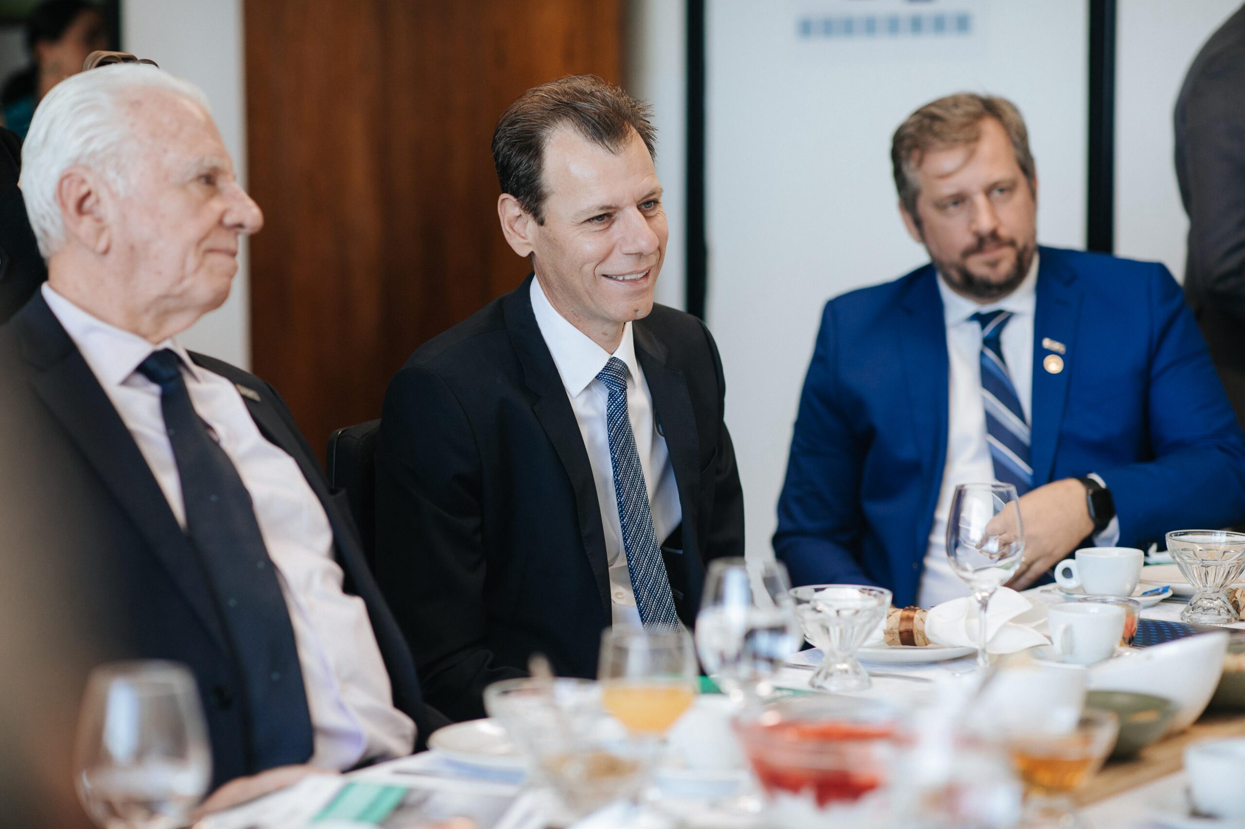 FRENLOGI discute Lei Geral do Licenciamento Ambiental em café da manhã no Senado