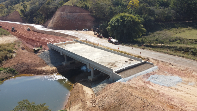 Ponte sobre o Córrego Água Verde