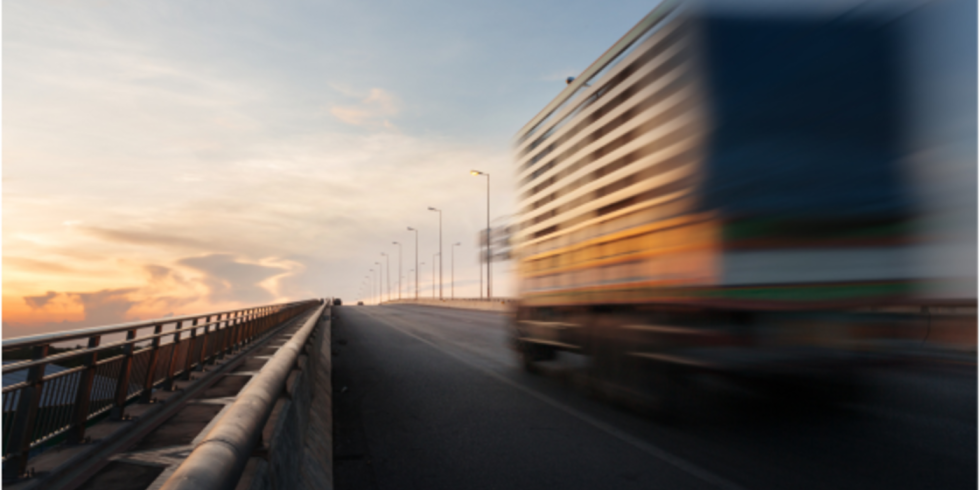Lei de velocidade máxima nas rodovias redefine padrões e alerta motoristas em todo o Brasil