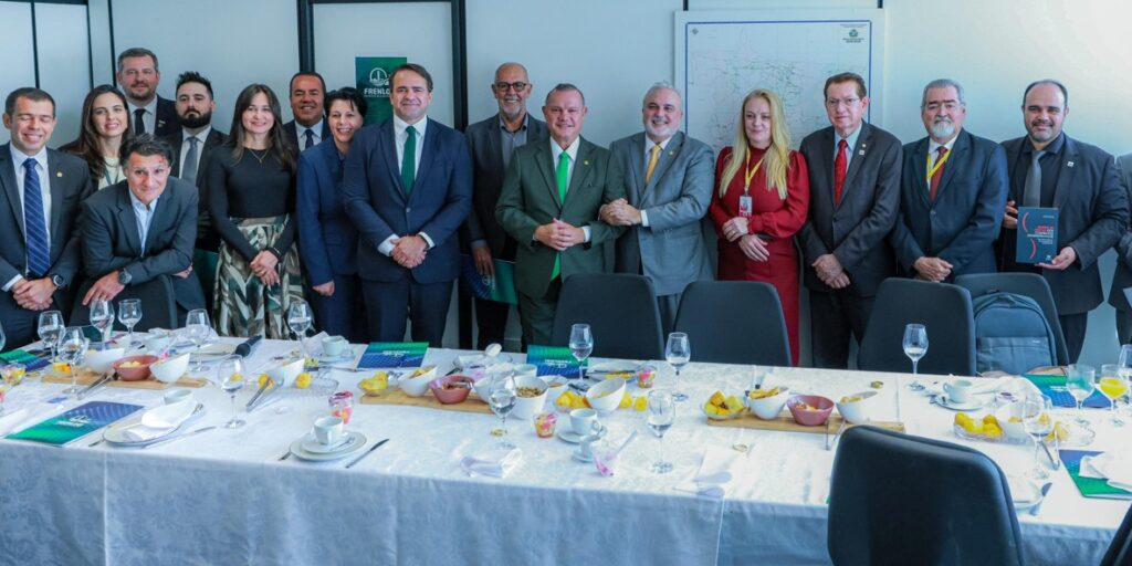 Café com a FRENLOGI debate desafios e oportunidades no setor ferroviário brasileiro