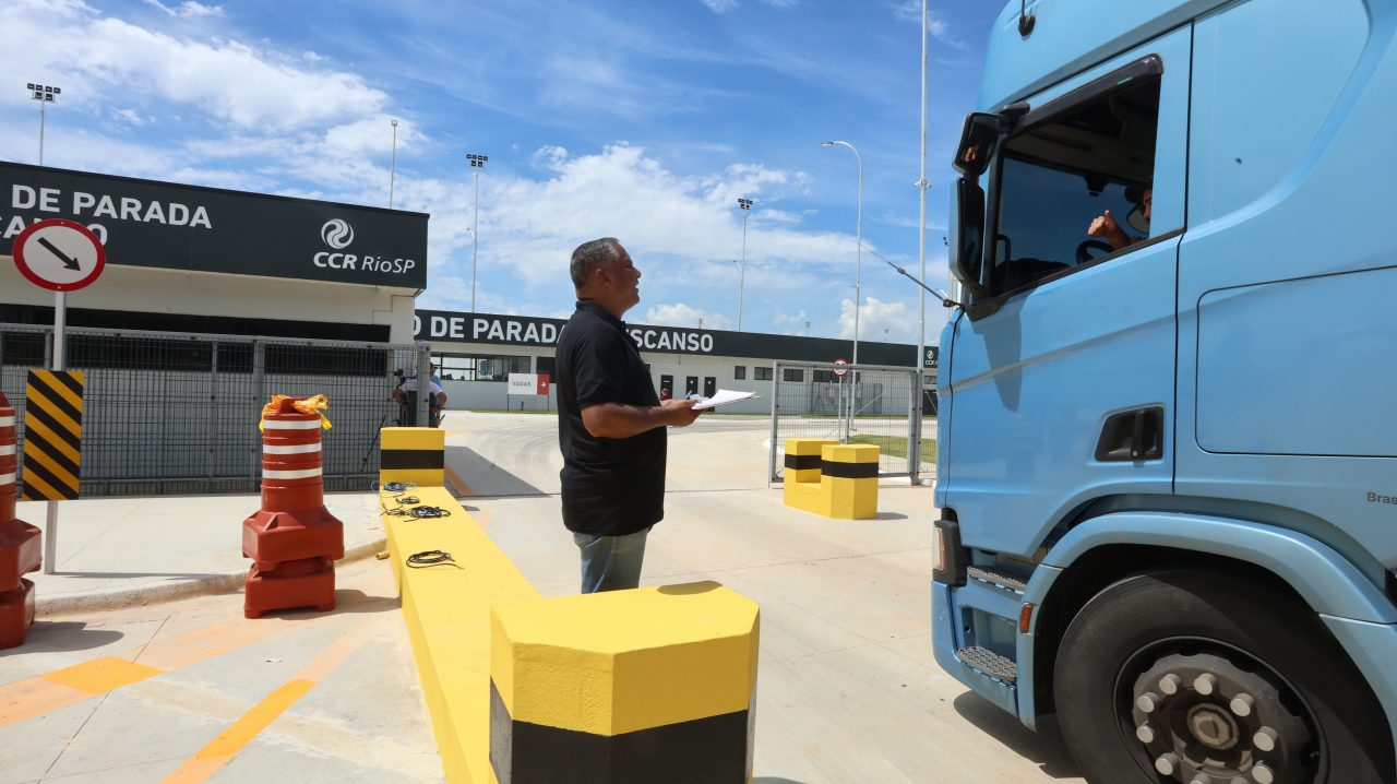 RioSP realiza ações na Semana Nacional do Trânsito que alertam sobre os riscos do uso do celular ao volante