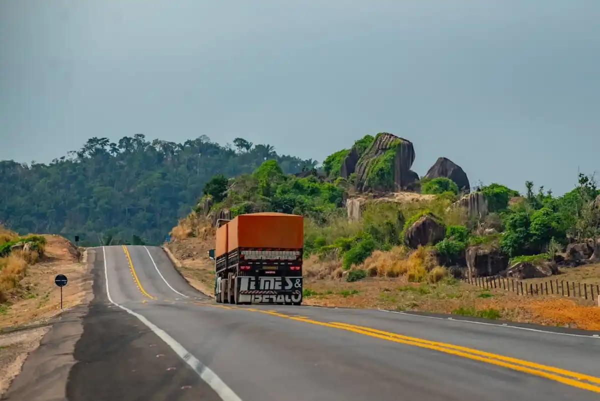 Transporte Rodoviário de Cargas espera seguir crescendo, após bom desempenho no primeiro semestre de 2025