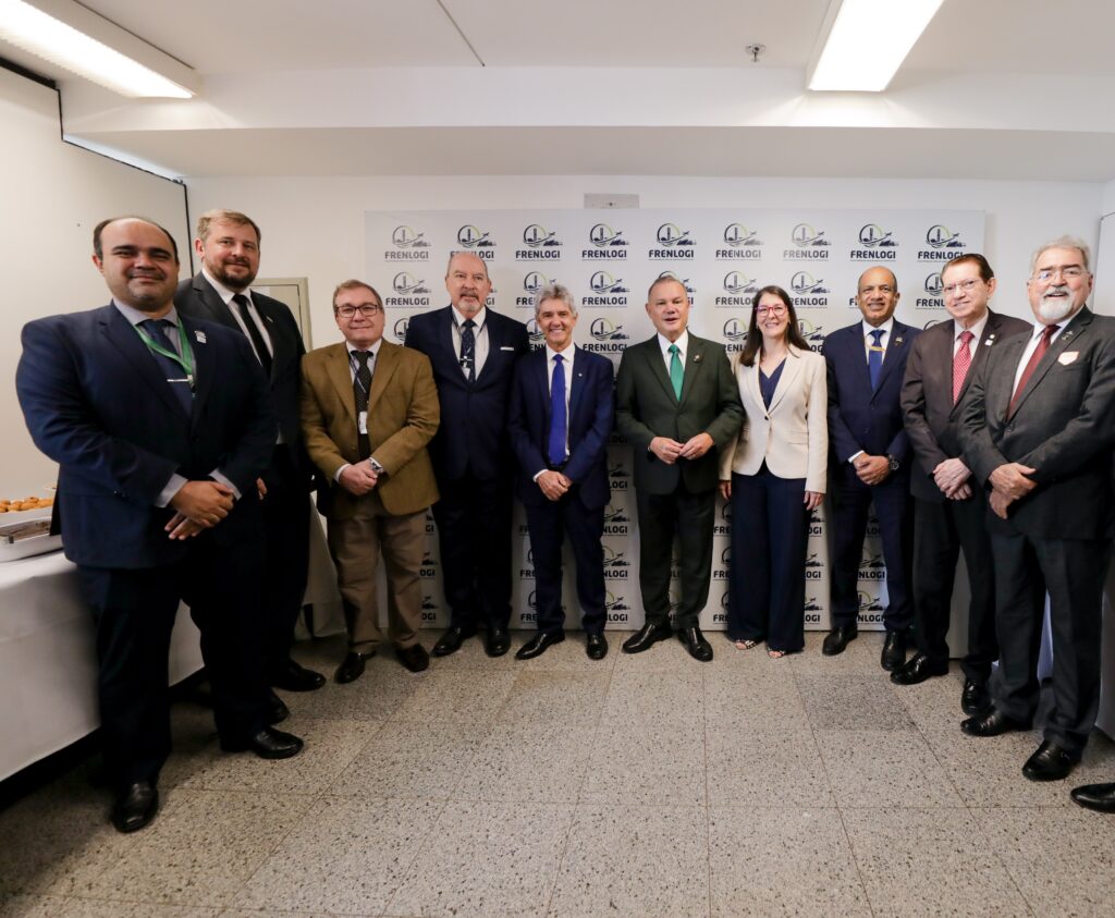 FRENLOGI promove café da manhã sobre os desafios e a competitividade da infraestrutura nacional