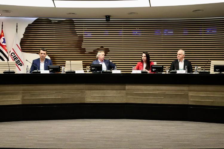 CNT propõe soluções para gargalos logísticos no Frotas & Fretes Verdes 2025