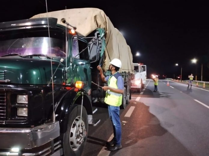 Veículos pesados têm restrição de tráfego nas BRs, em datas especiais deste ano