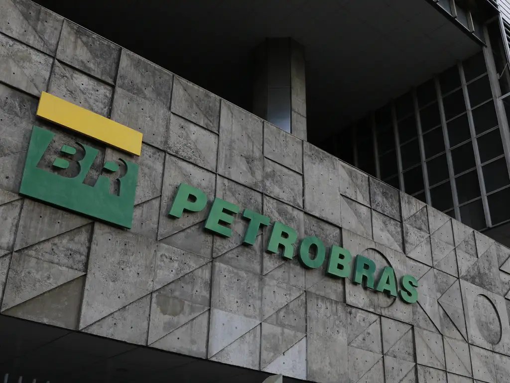 Veja ranking das maiores empresas brasileiras em receita; Petrobras e JBS lideram