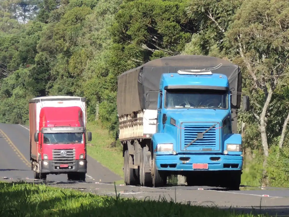 Caminhoneiros devem ficar de fora da revisão da escala 6×1